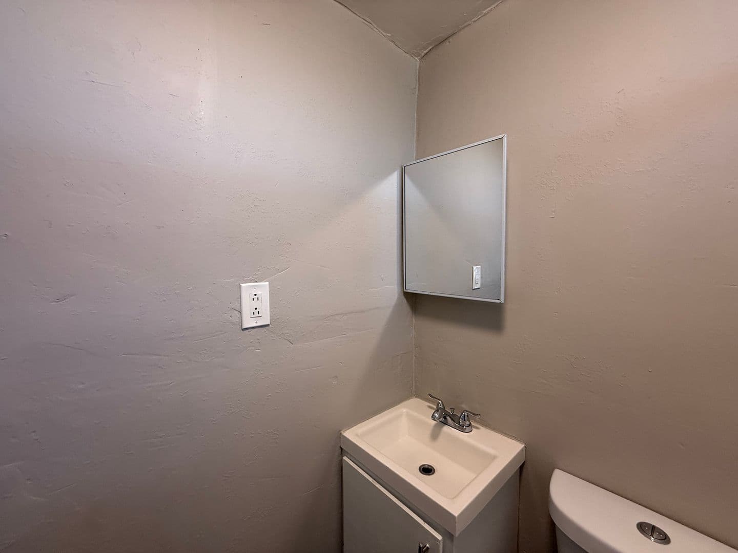 PHOENIX Apartment: 48 W TAMARISK ST