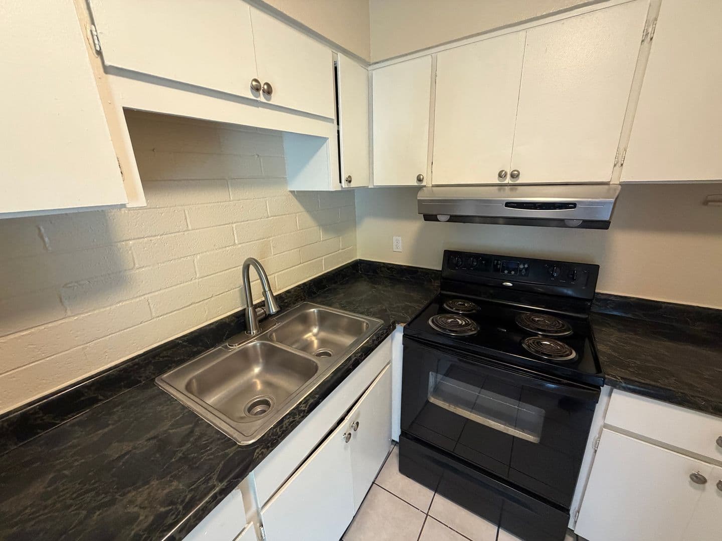 PHOENIX Apartment: 809 E VOGEL AVE