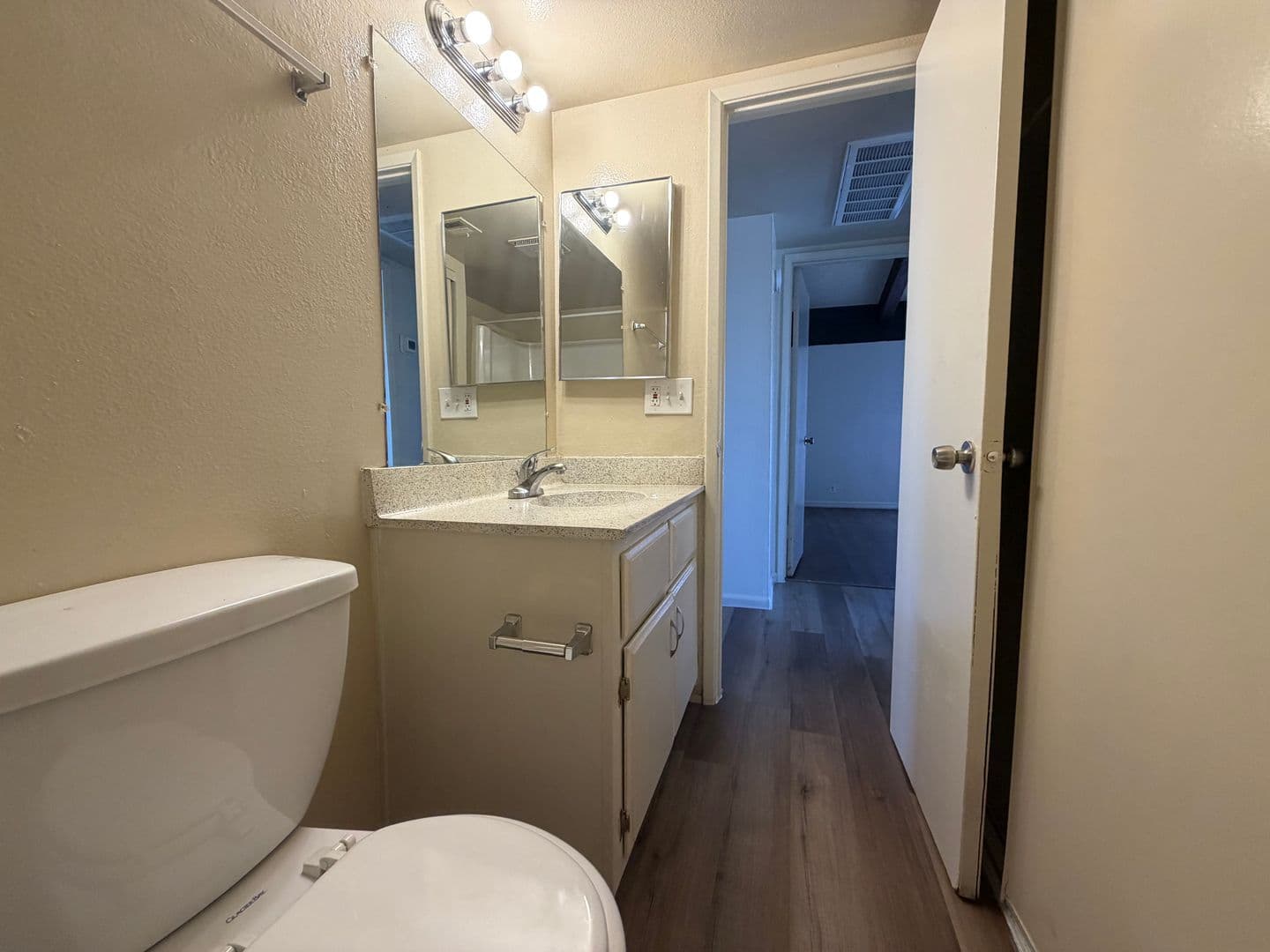 PHOENIX Apartment: 3205 EAST EARLL DR