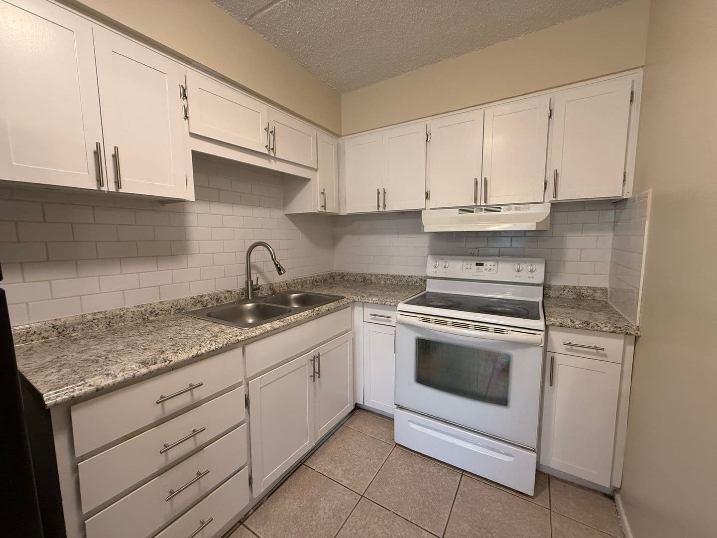 PHOENIX Apartment: 809 E VOGEL AVE