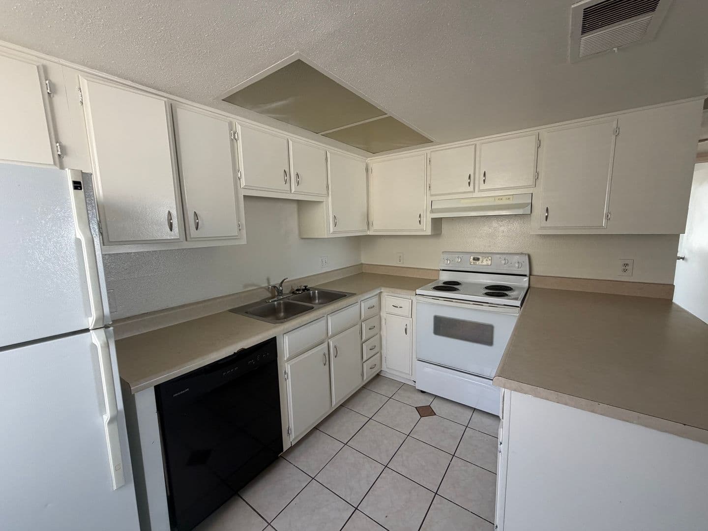 PHOENIX Apartment: 3205 EAST EARLL DR