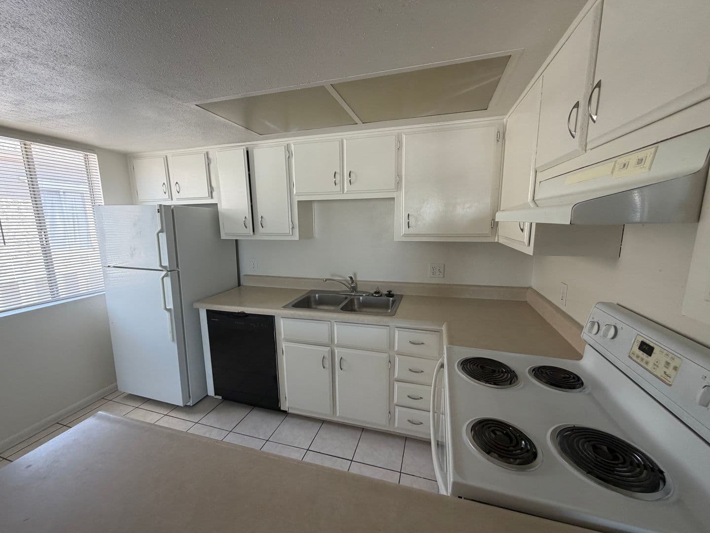 PHOENIX Apartment: 3205 EAST EARLL DR