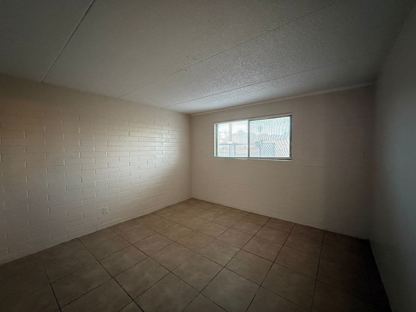 PHOENIX Apartment: 809 E VOGEL AVE
