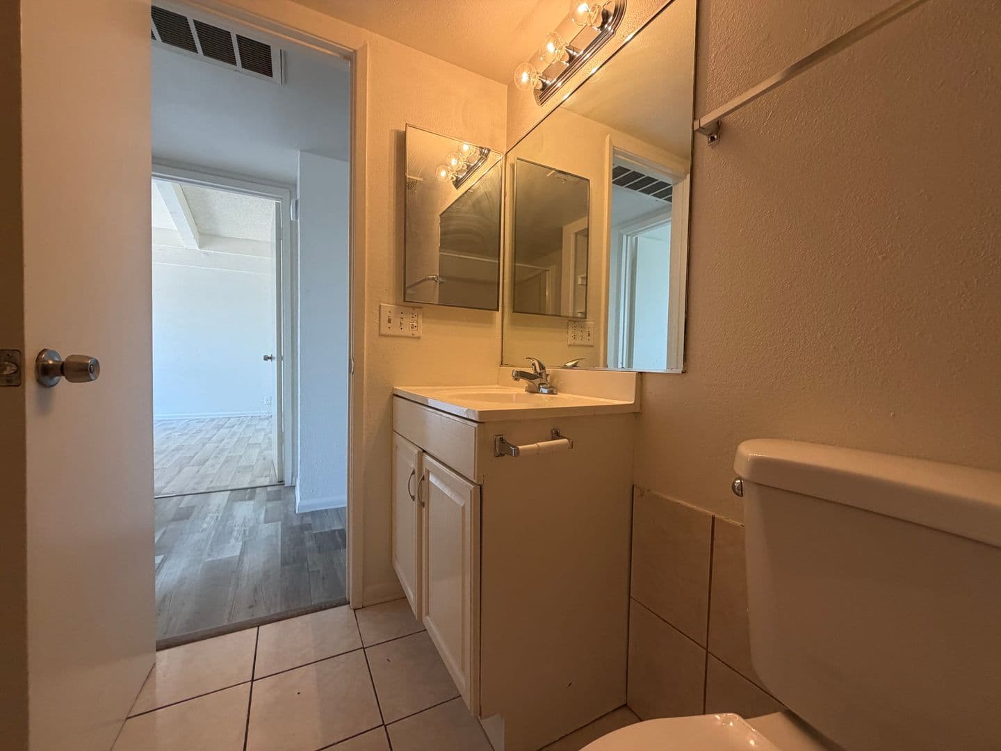 PHOENIX Apartment: 3205 EAST EARLL DR