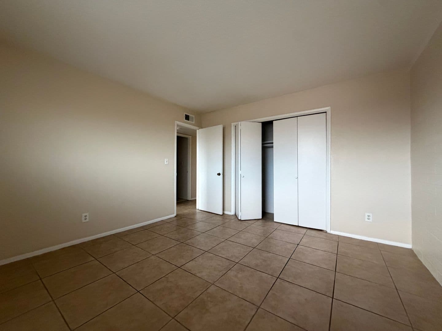 PHOENIX Apartment: 809 E VOGEL AVE