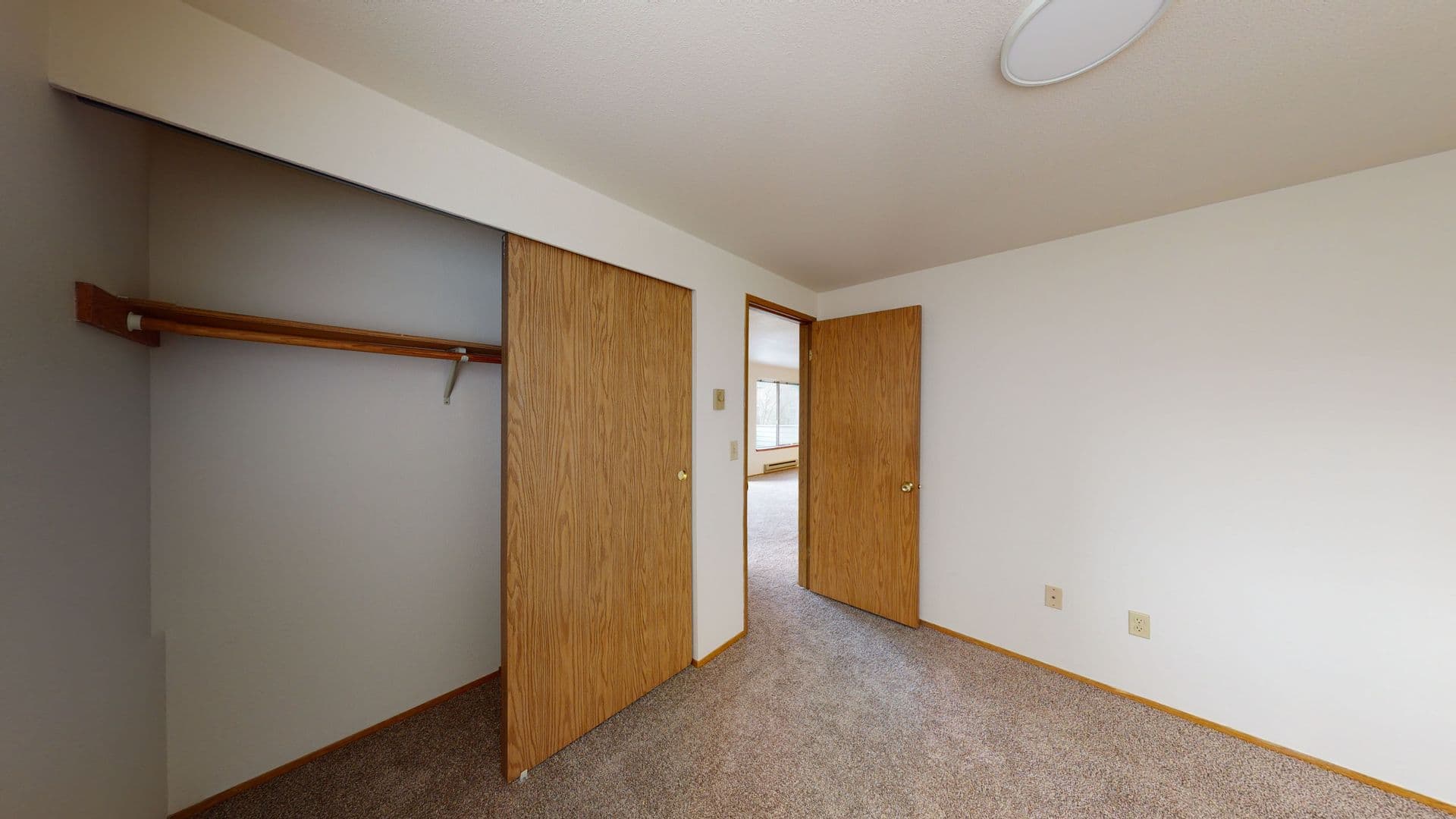Seattle Apartment: 816 NE 43rd ST