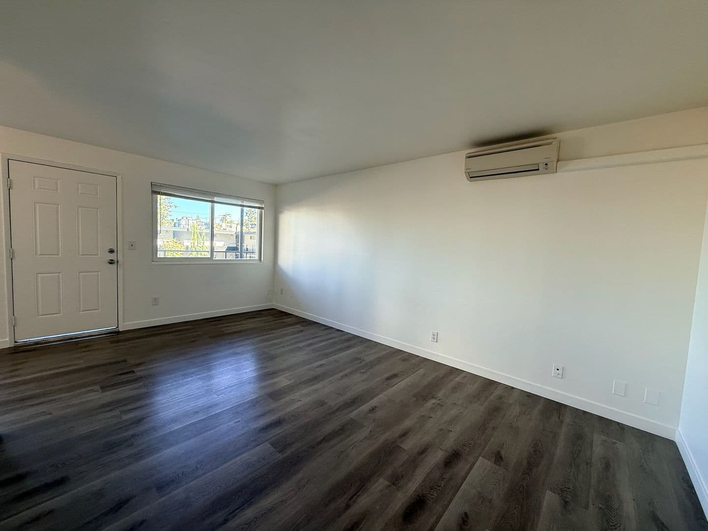 Seattle Apartment: 5231 39th Ave S