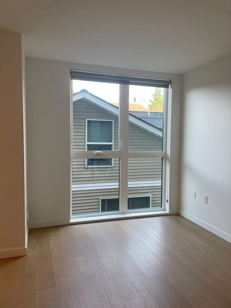 Seattle Apartment: 4239 8th Ave NE