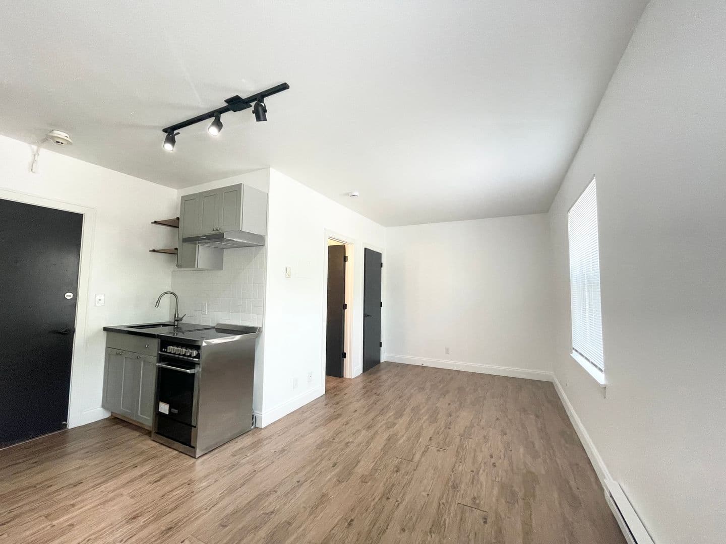 Seattle Apartment: 315 Maynard Ave S