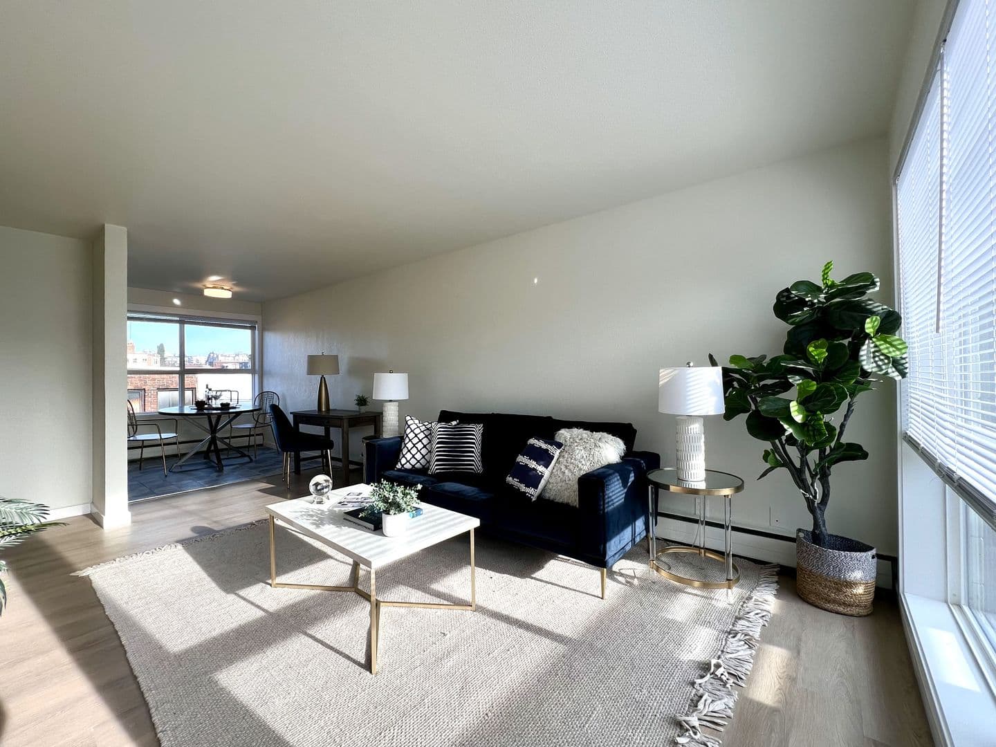 Seattle Apartment: 1727 Summit Avenue