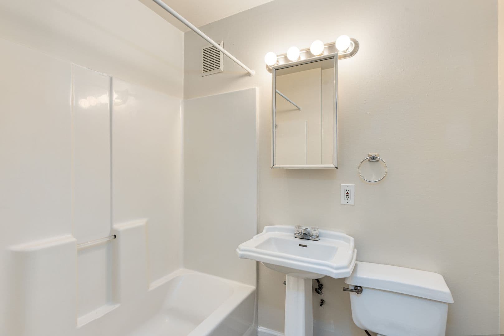 Seattle Apartment: 620 19th Ave E