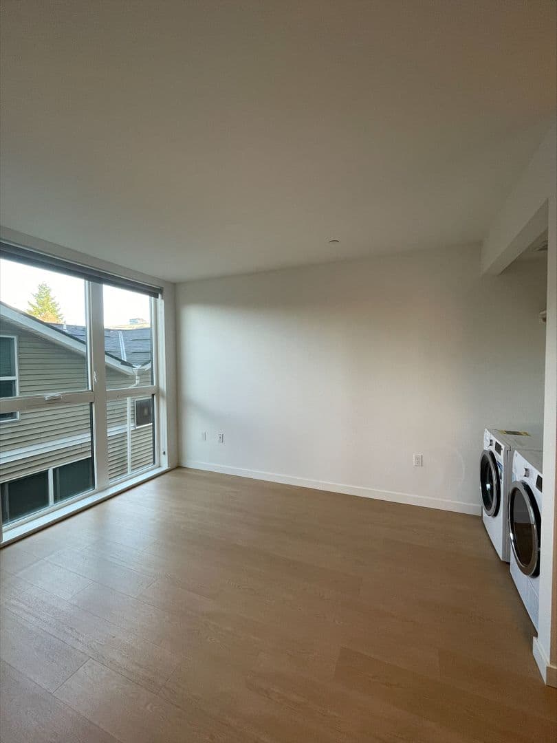 Seattle Apartment: 4239 8th Ave NE