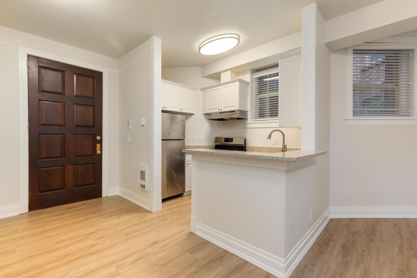 Seattle Apartment: 305 Bellevue Ave E
