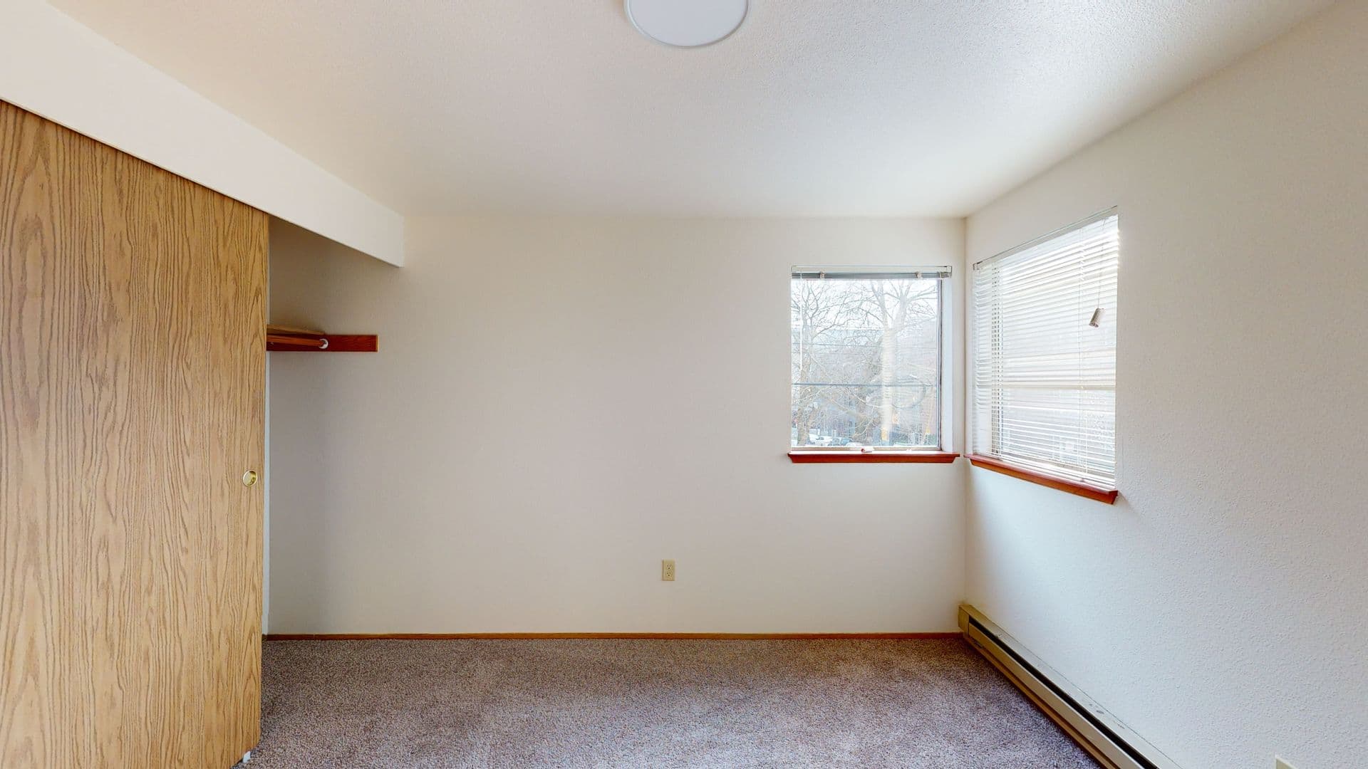Seattle Apartment: 816 NE 43rd ST
