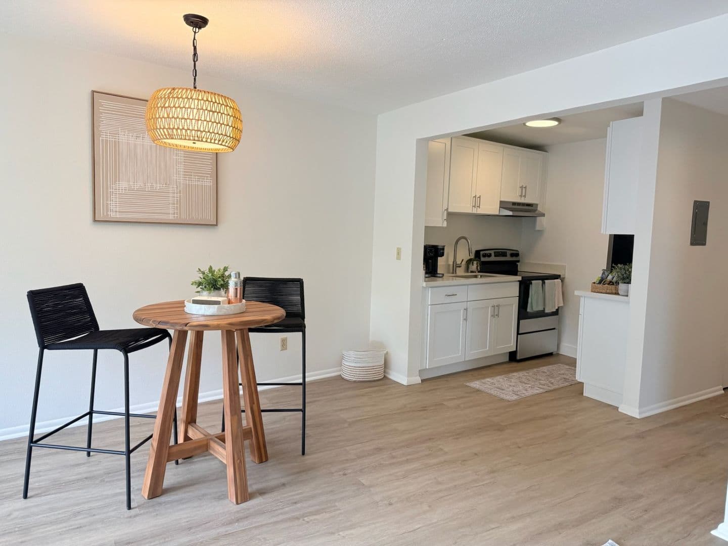 Seattle Apartment: 5201 42nd Ave S