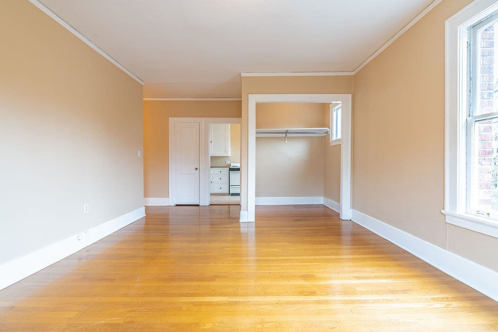 Seattle Apartment: 119 W Roy St