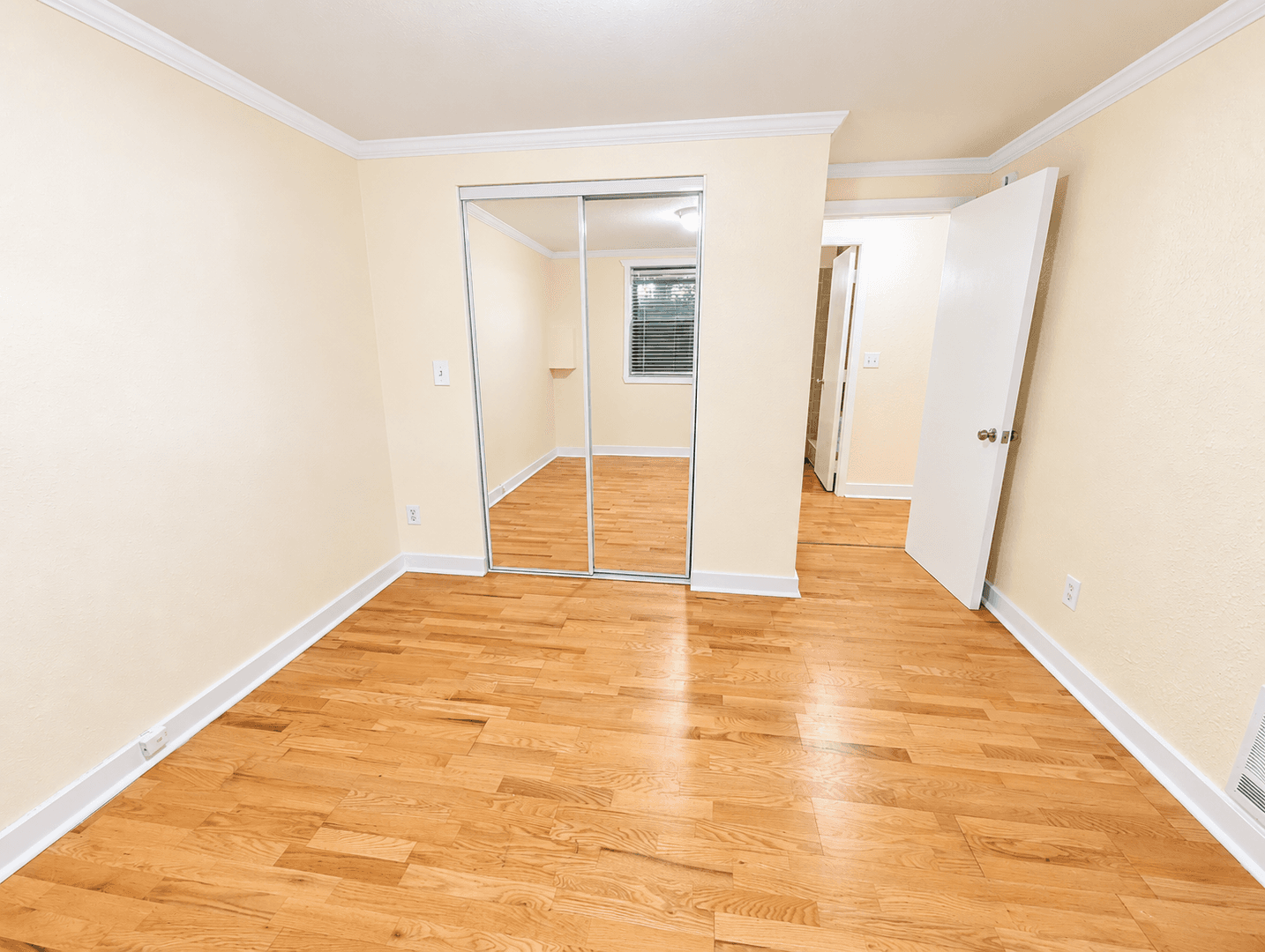 Seattle Apartment: 535 13th Ave E