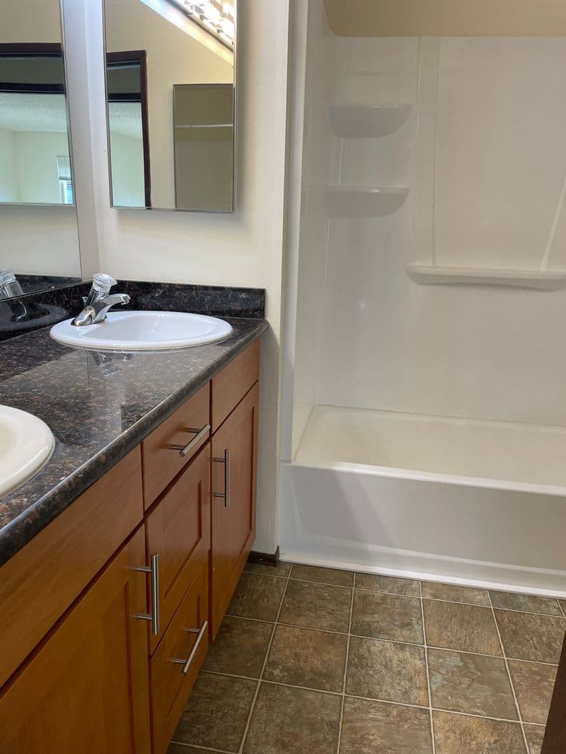 Seattle Apartment: 1600 NE 47th Street
