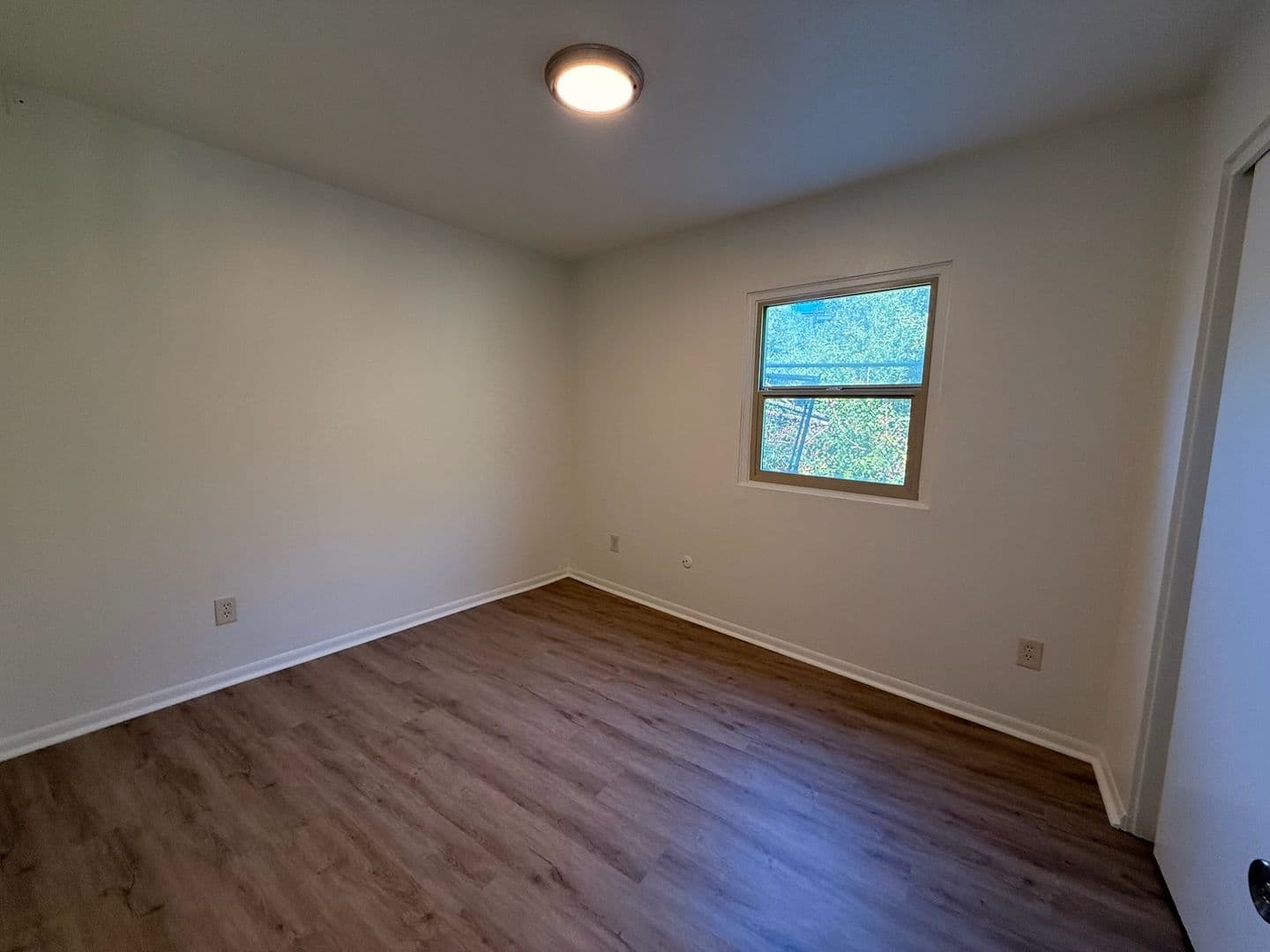 Seattle Apartment: 5201 42nd Ave S