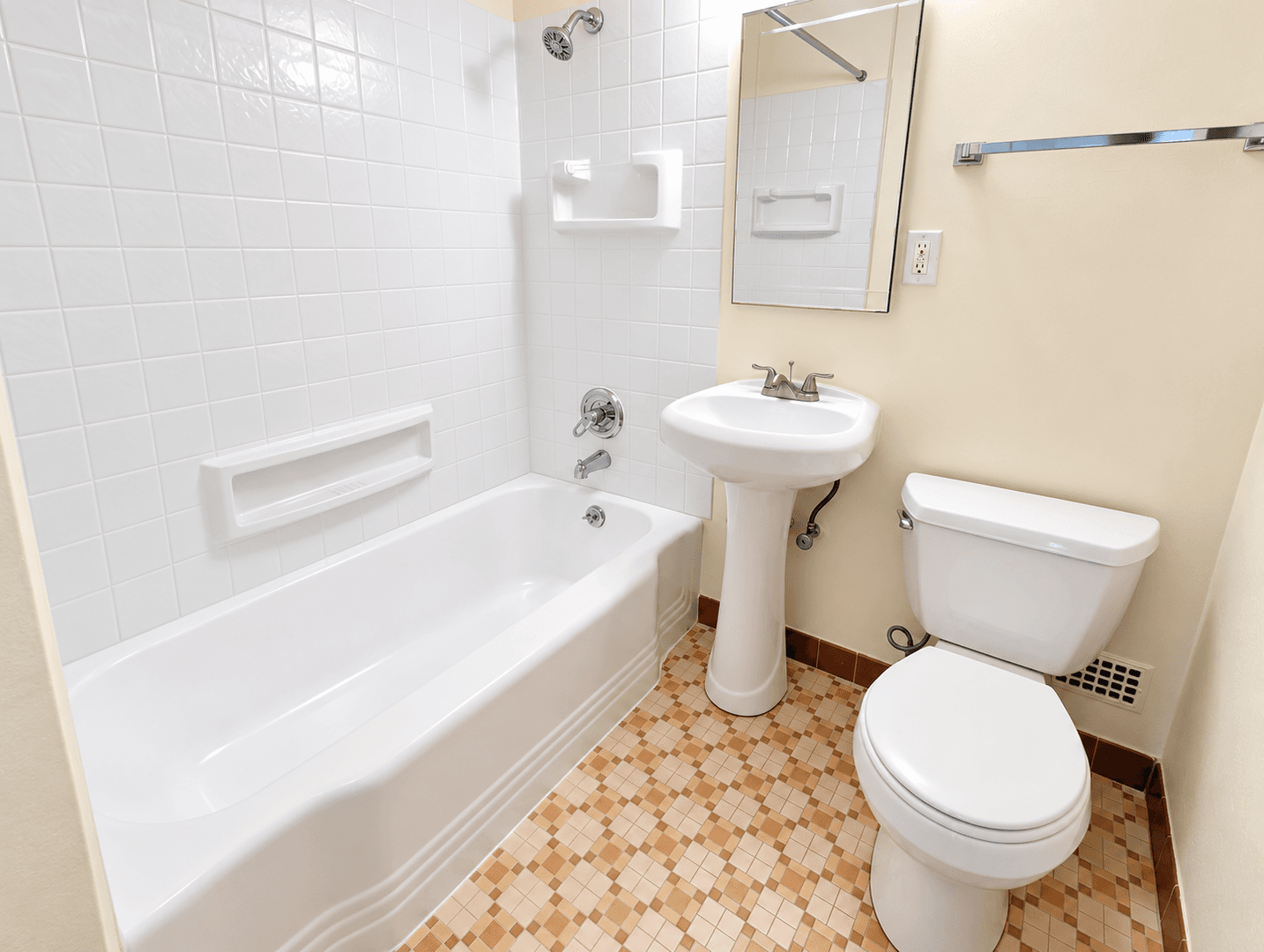 Seattle Apartment: 535 13th Ave E