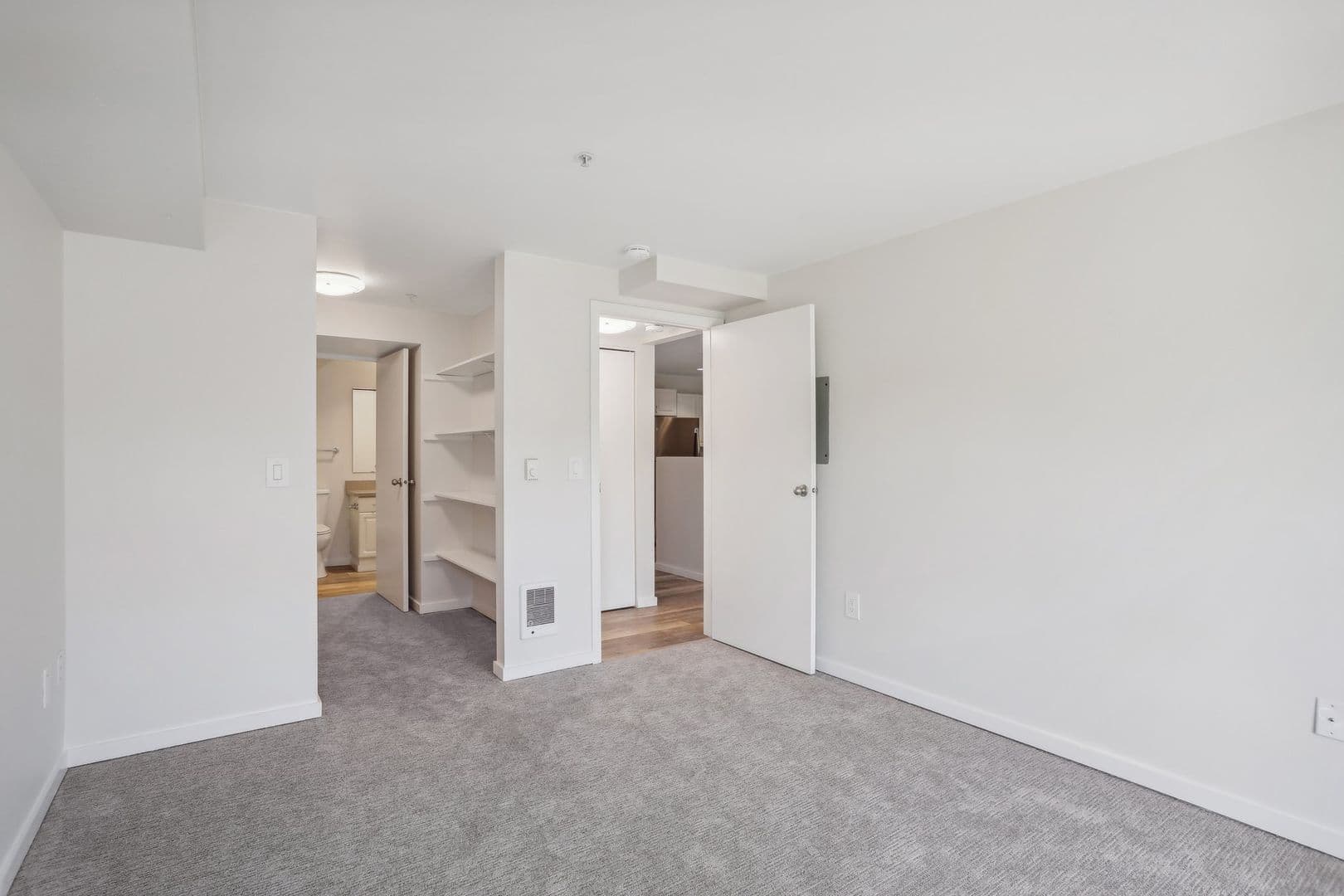 Seattle Apartment: 311 Bellevue Ave E