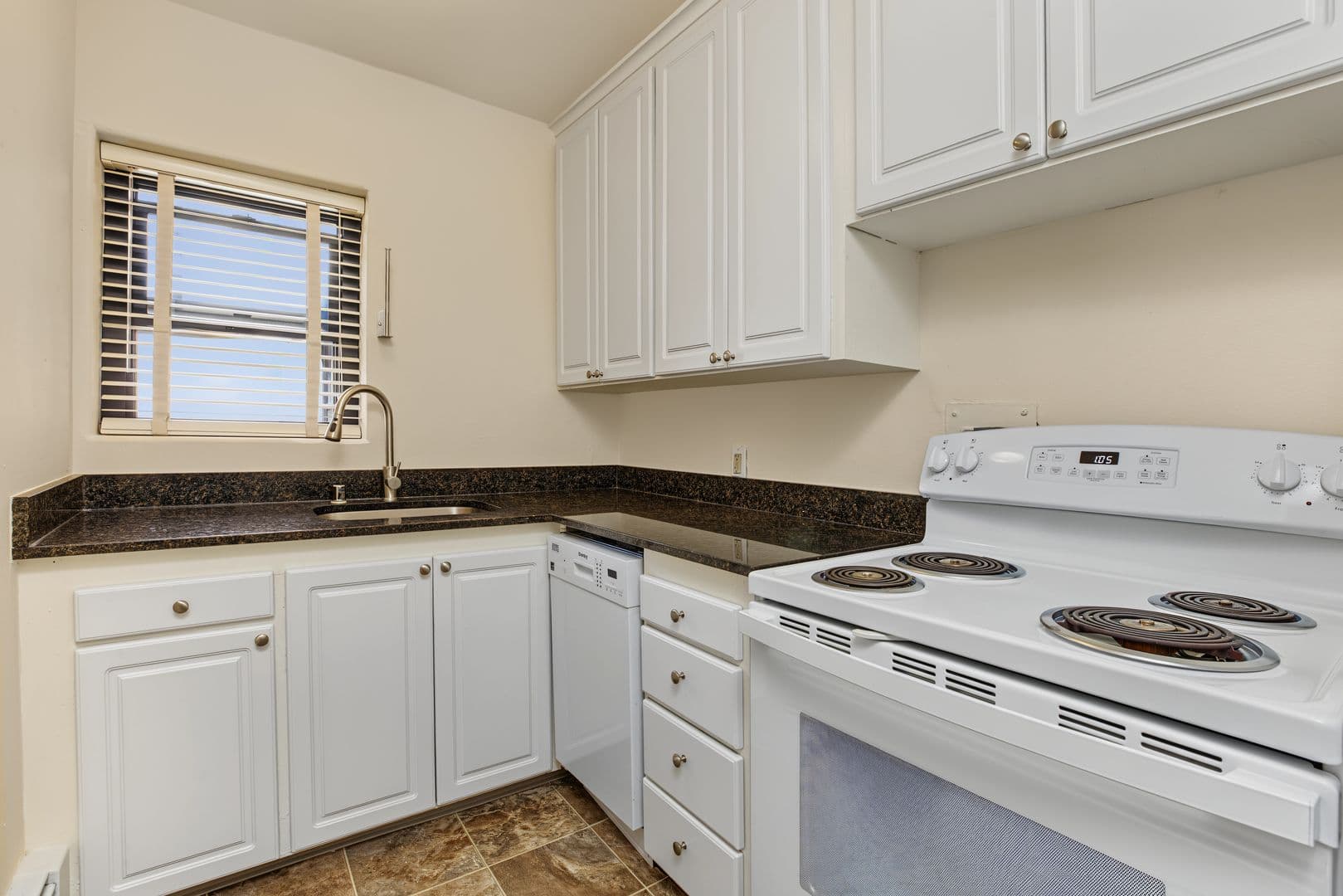 Seattle Apartment: 620 8th Ave