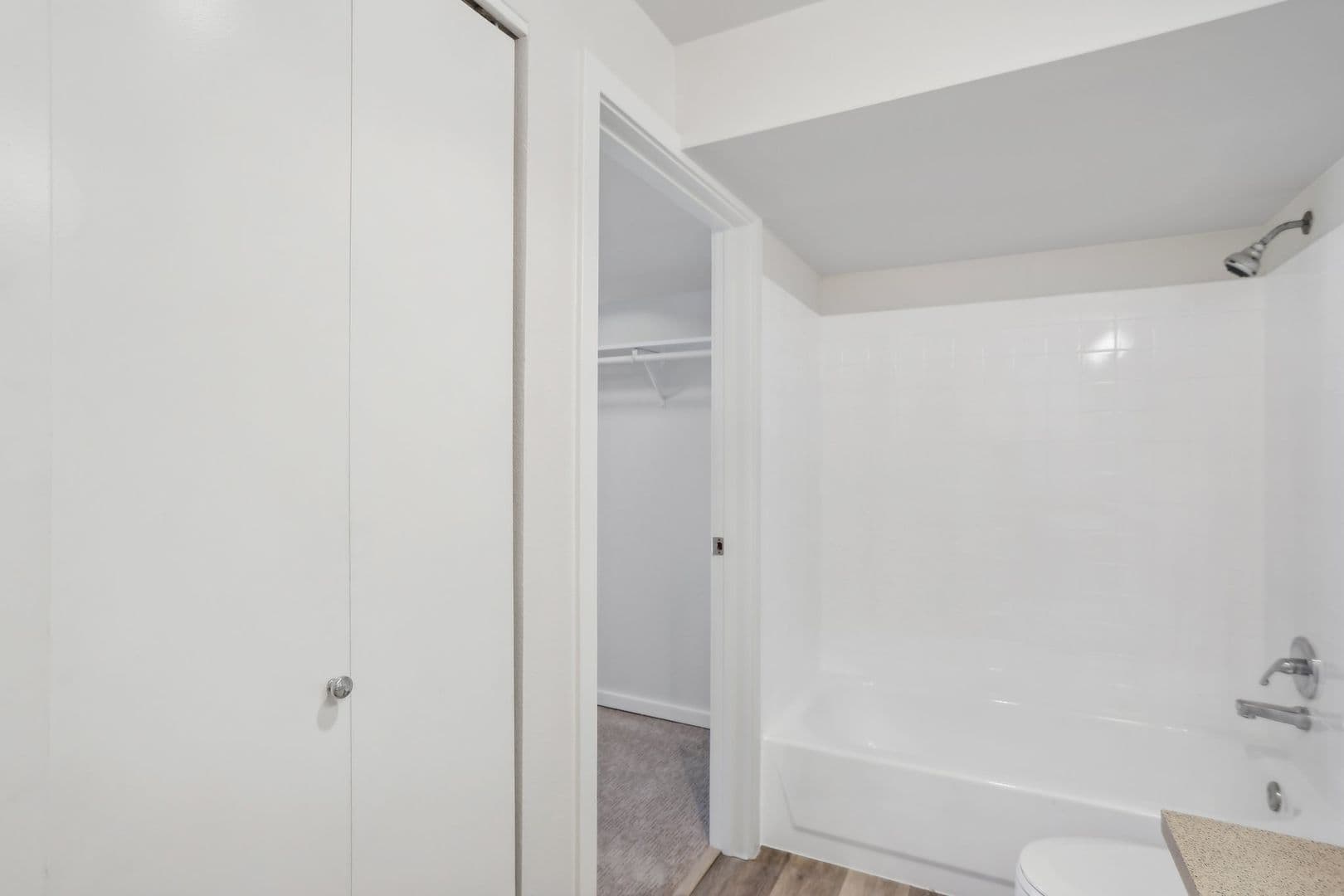 Seattle Apartment: 311 Bellevue Ave E