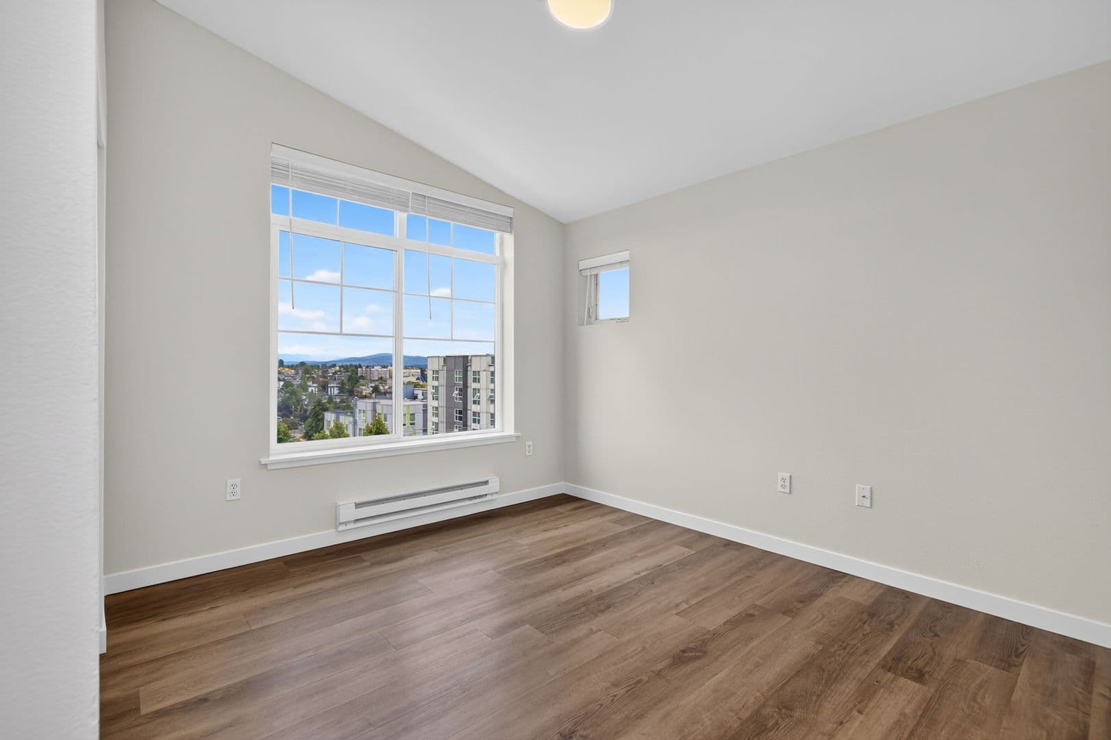 Seattle Apartment: 303 10th Ave