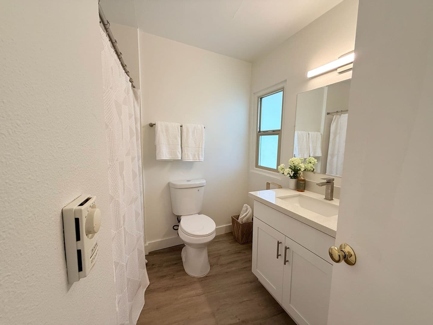 Seattle Apartment: 5201 42nd Ave S