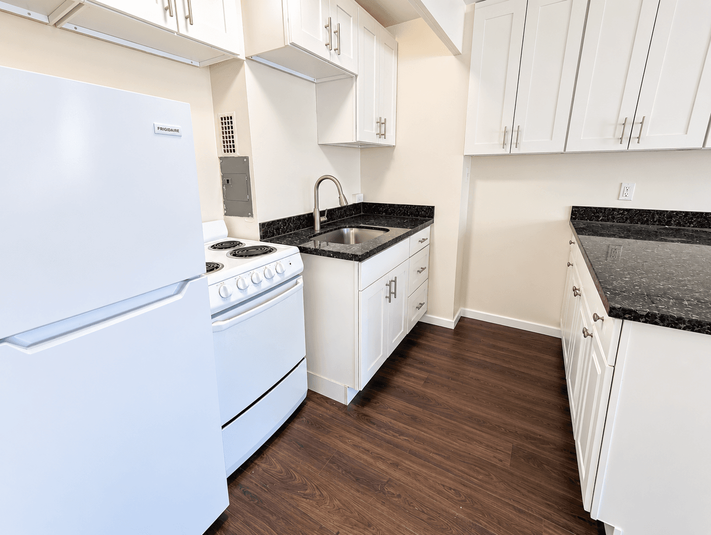 Seattle Apartment: 535 13th Ave E