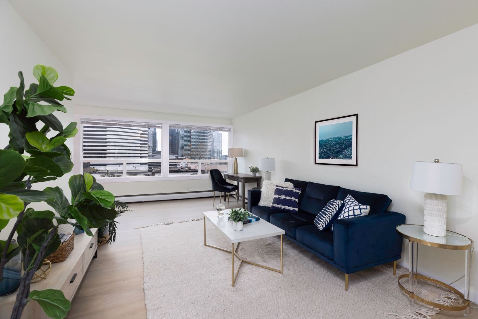 Seattle Apartment: 1727 Summit Avenue