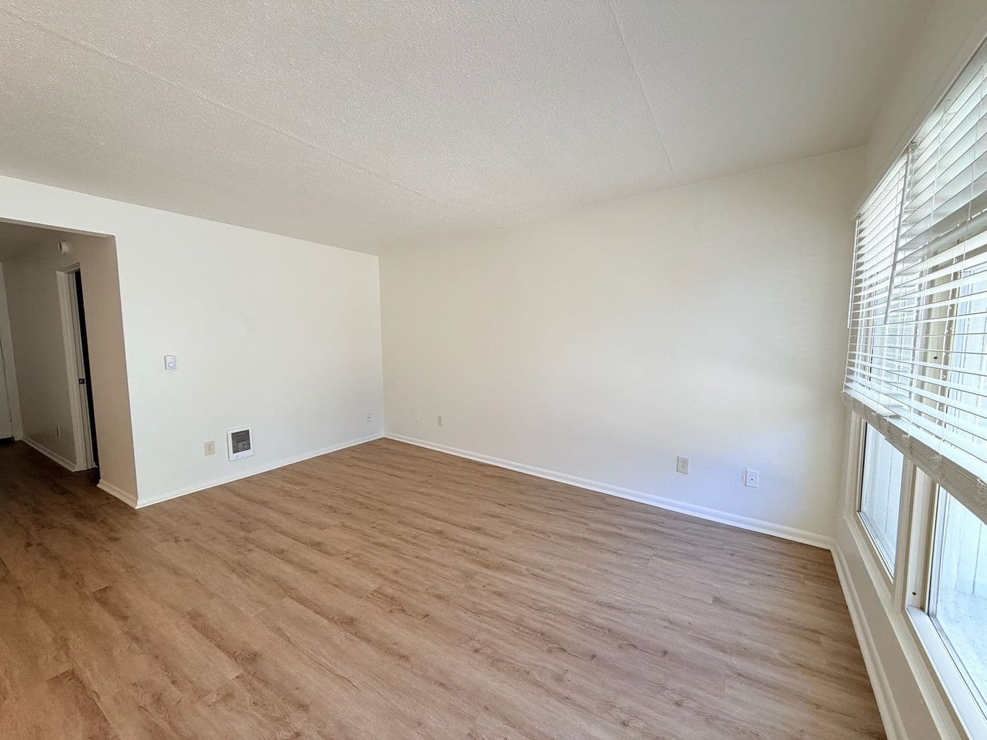 Seattle Apartment: 5201 42nd Ave S