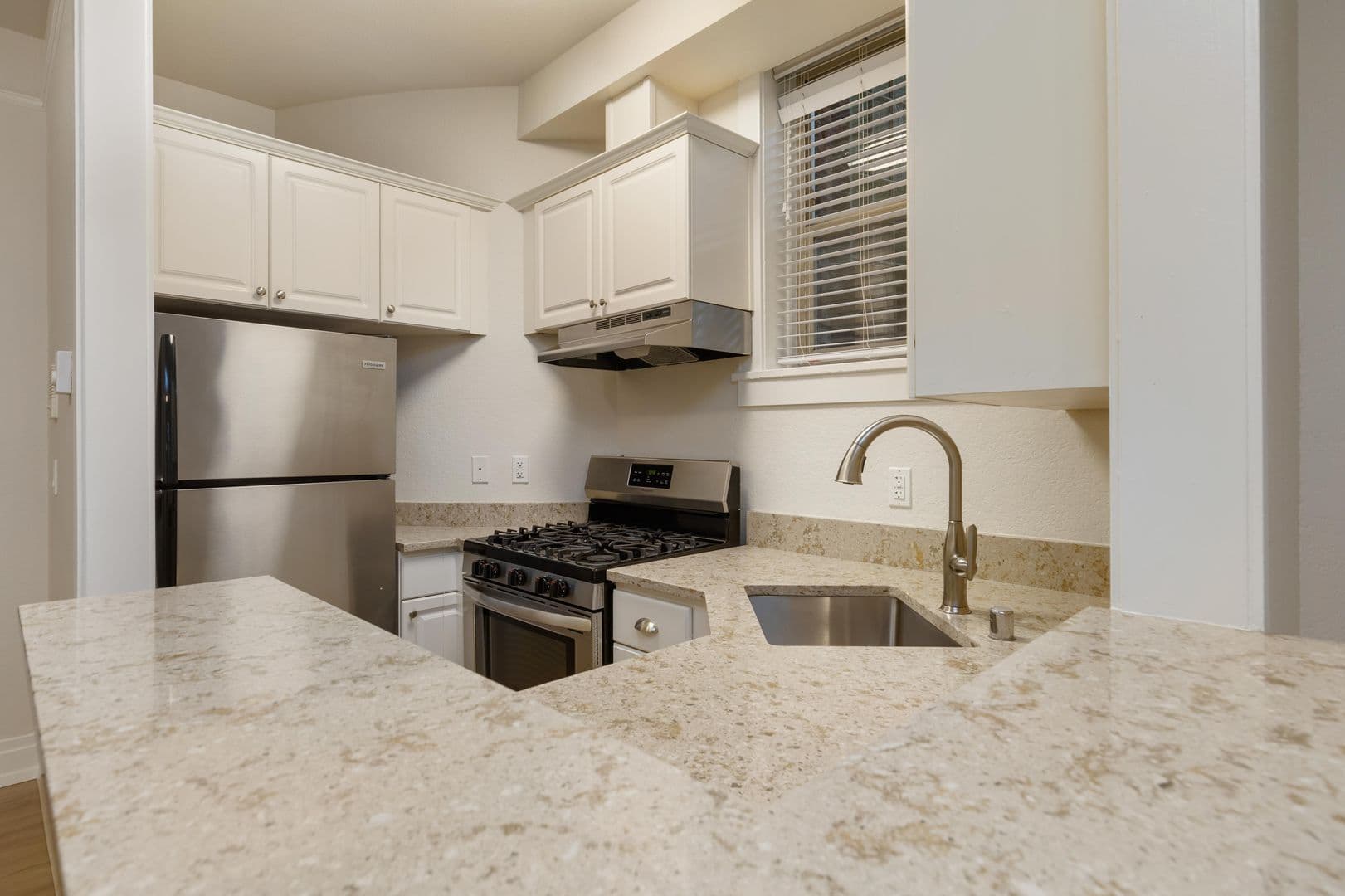 Seattle Apartment: 305 Bellevue Ave E