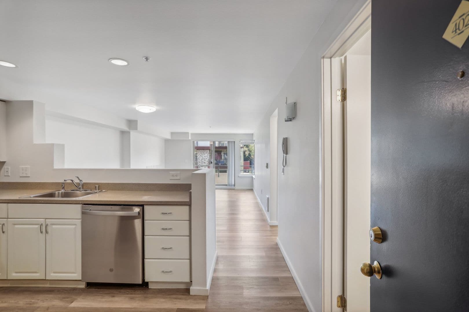 Seattle Apartment: 311 Bellevue Ave E