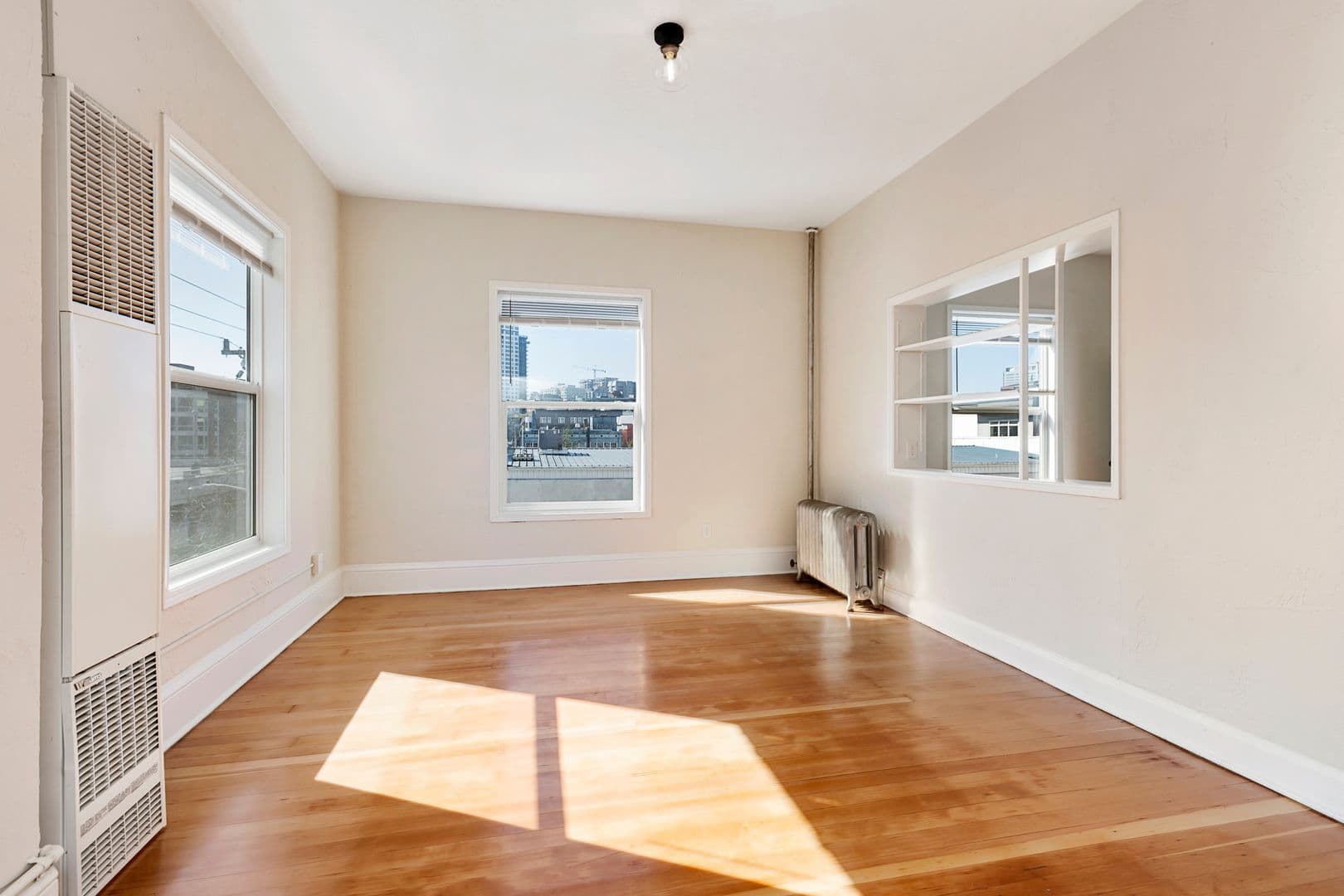 Seattle Apartment: 1633 Boylston Ave