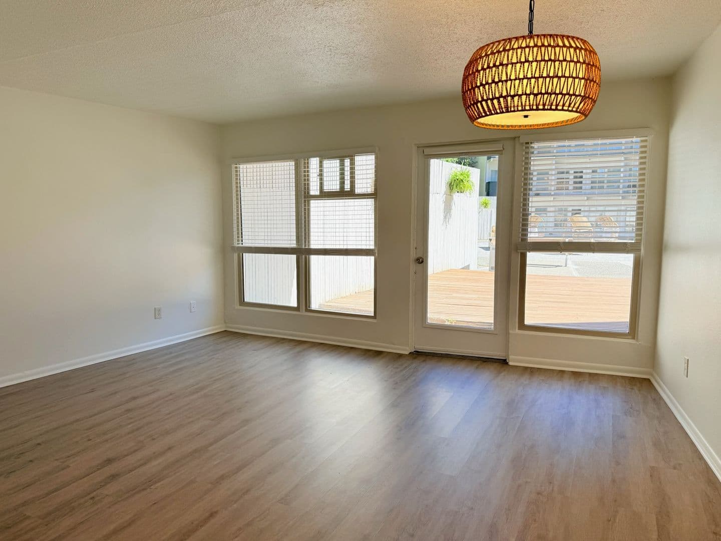 Seattle Apartment: 5201 42nd Ave S