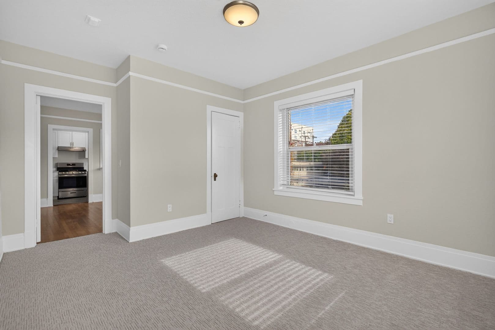 Seattle Apartment: 305 Bellevue Ave E