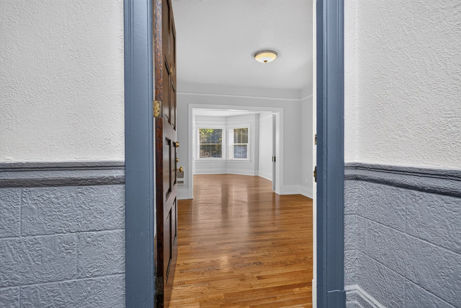 Seattle Apartment: 305 Bellevue Ave E