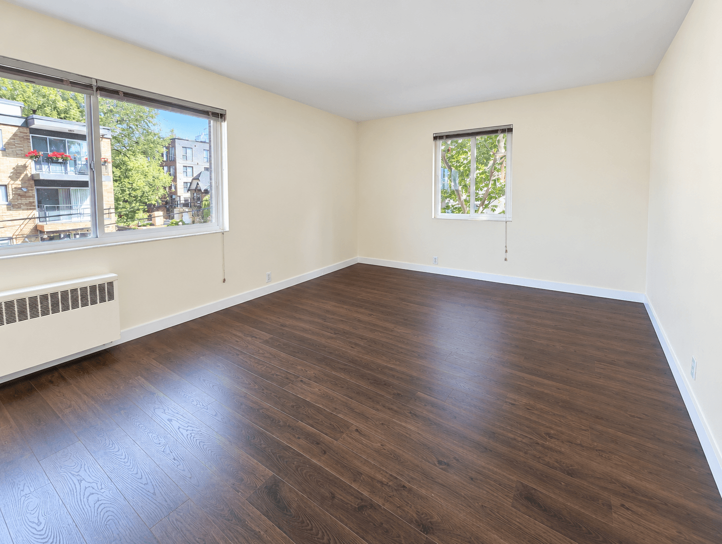 Seattle Apartment: 535 13th Ave E