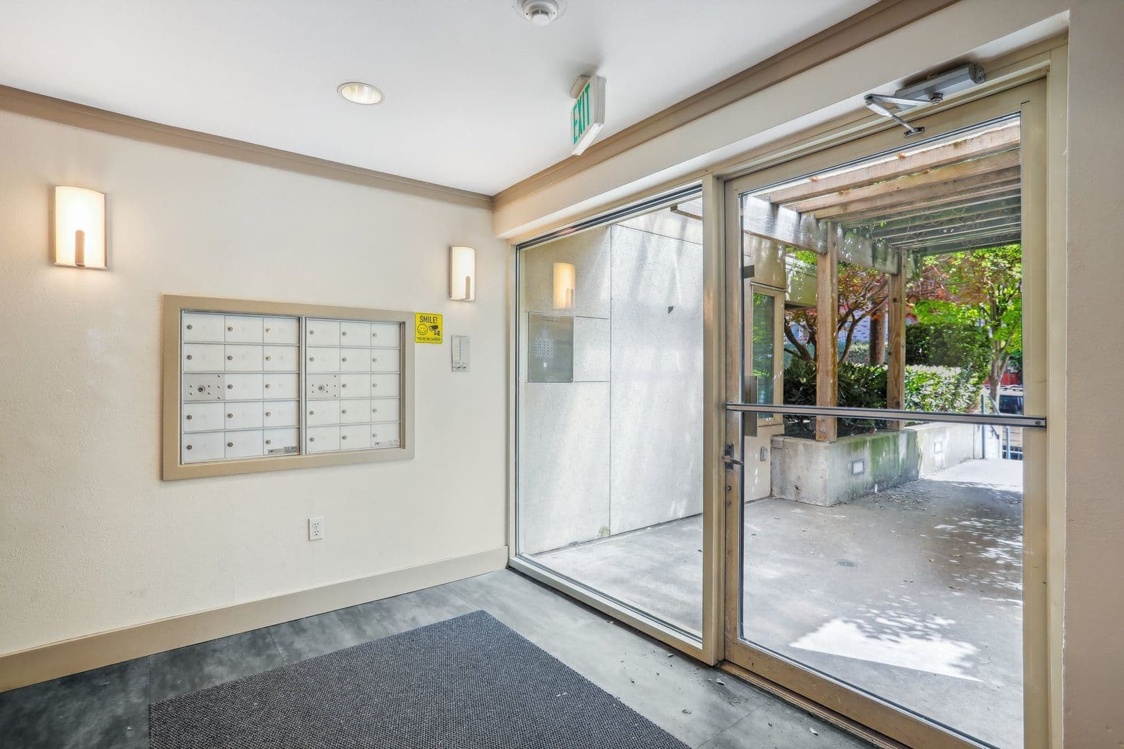 Seattle Apartment: 311 Bellevue Ave E