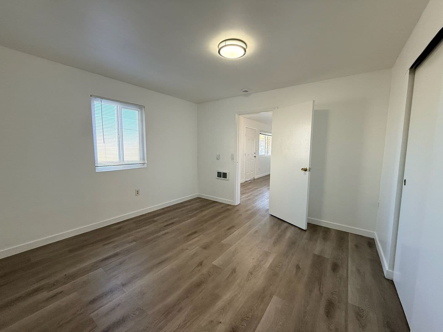 Seattle Apartment: 5231 39th Ave S