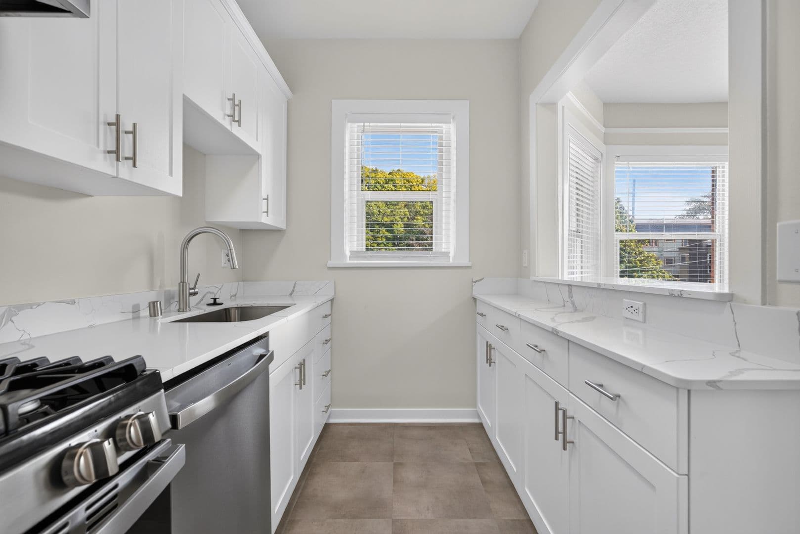 Seattle Apartment: 305 Bellevue Ave E