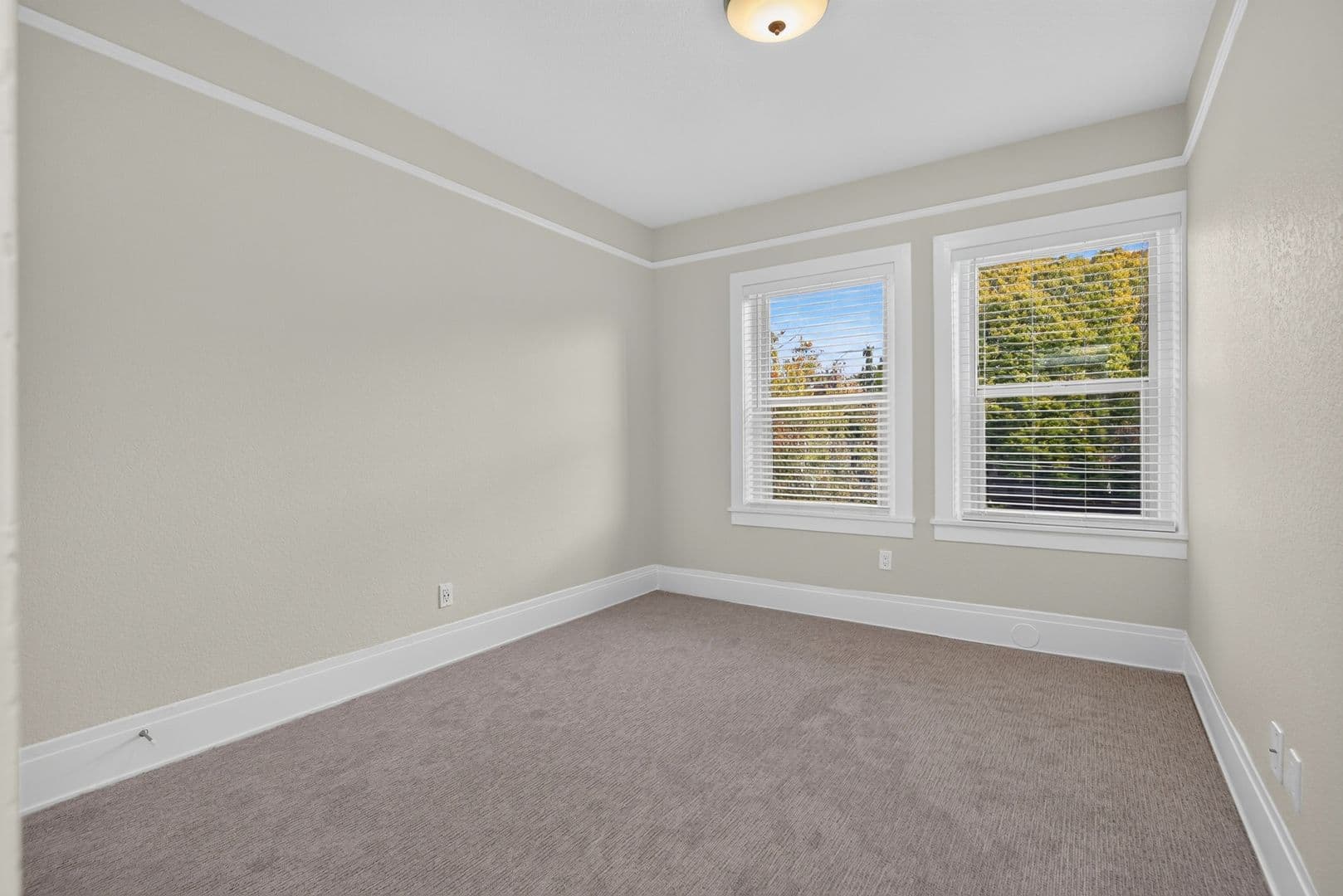 Seattle Apartment: 305 Bellevue Ave E