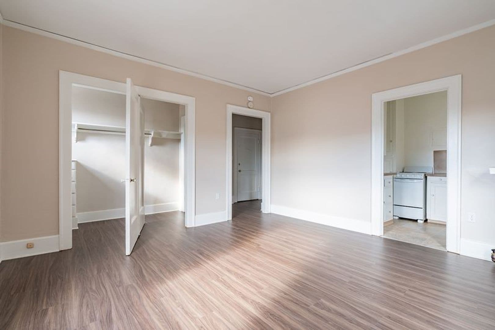 Seattle Apartment: 119 W Roy St