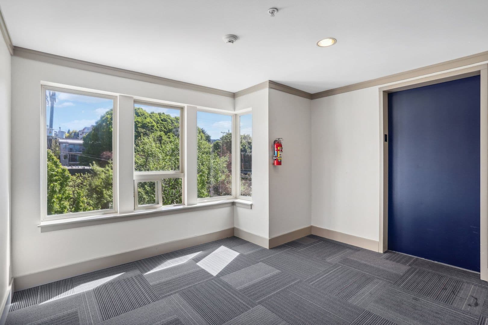 Seattle Apartment: 311 Bellevue Ave E