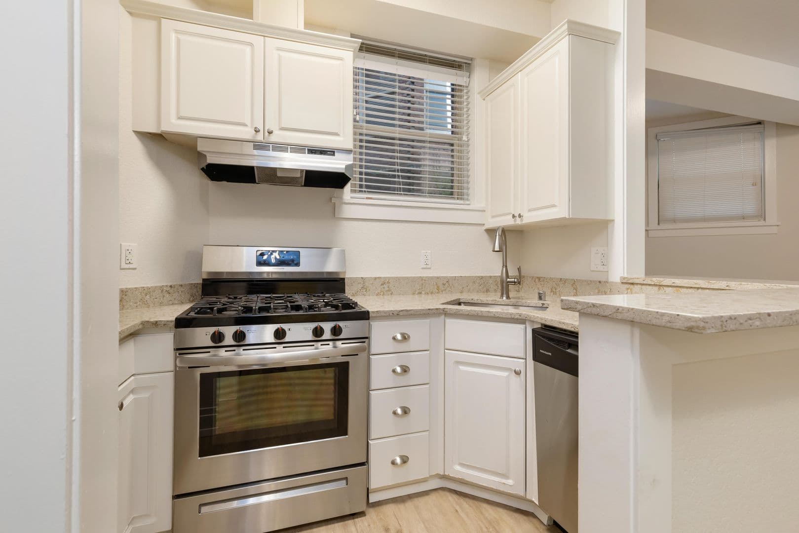 Seattle Apartment: 305 Bellevue Ave E