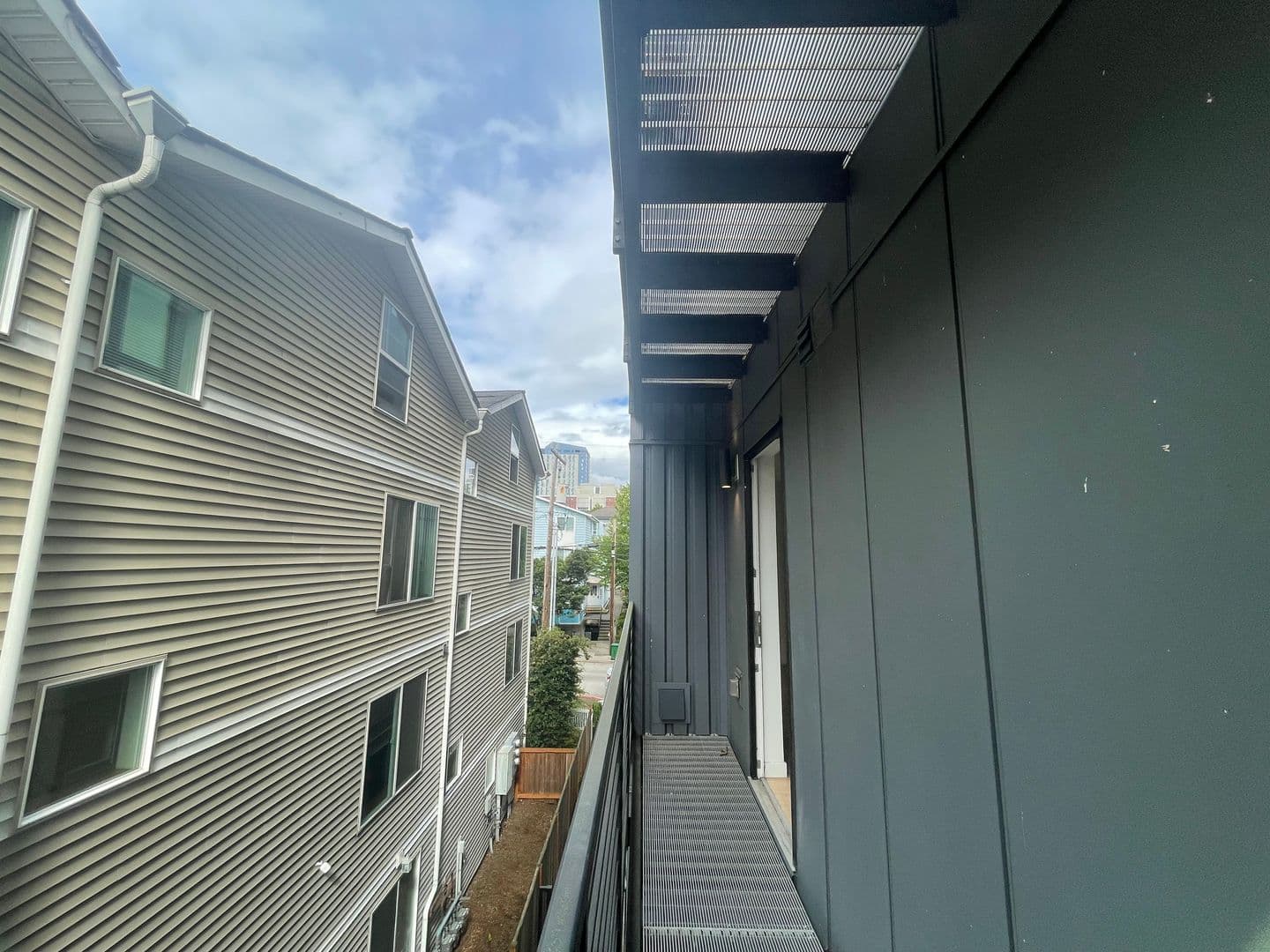 Seattle Apartment: 4239 8th Ave NE