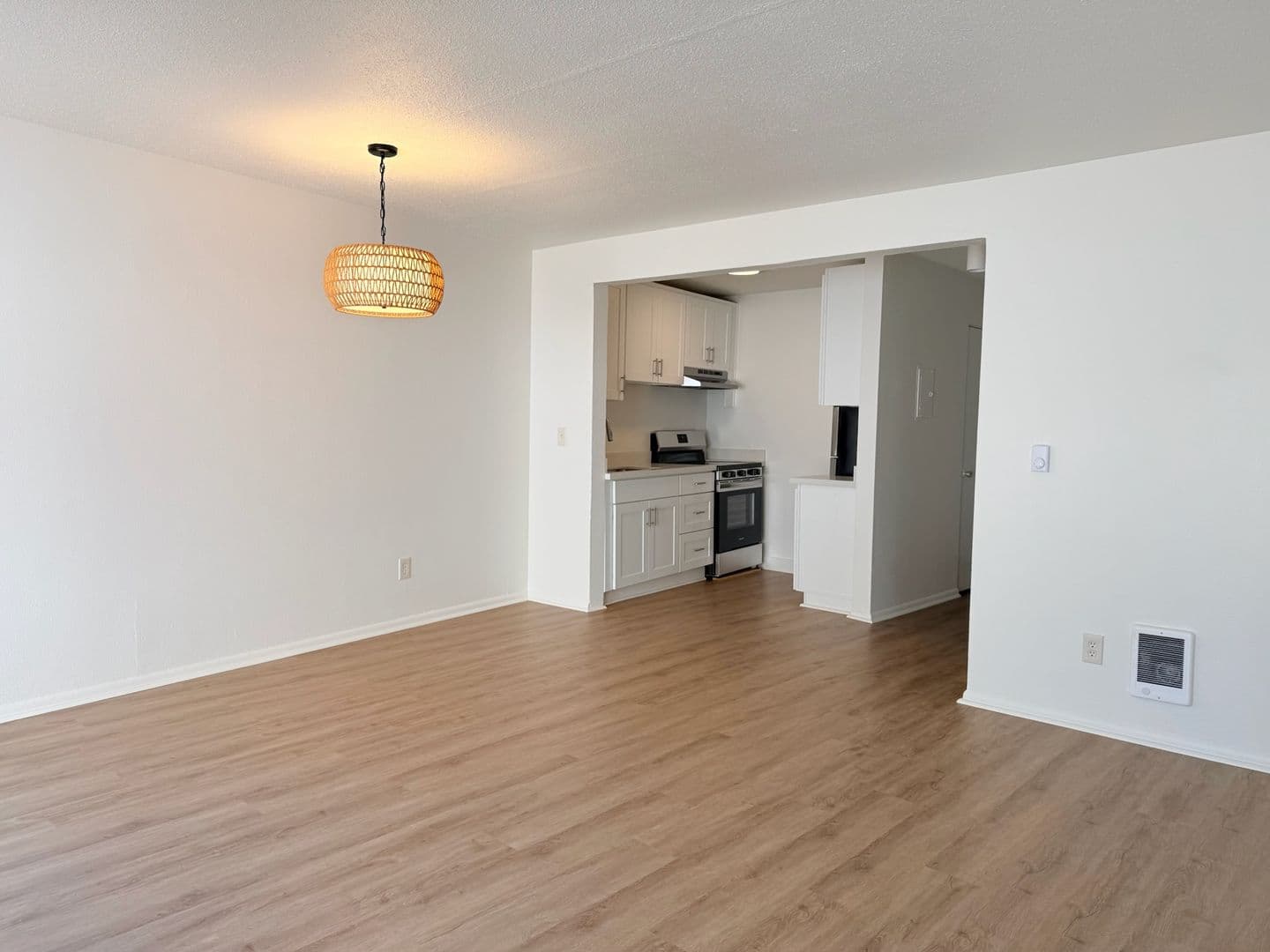 Seattle Apartment: 5201 42nd Ave S