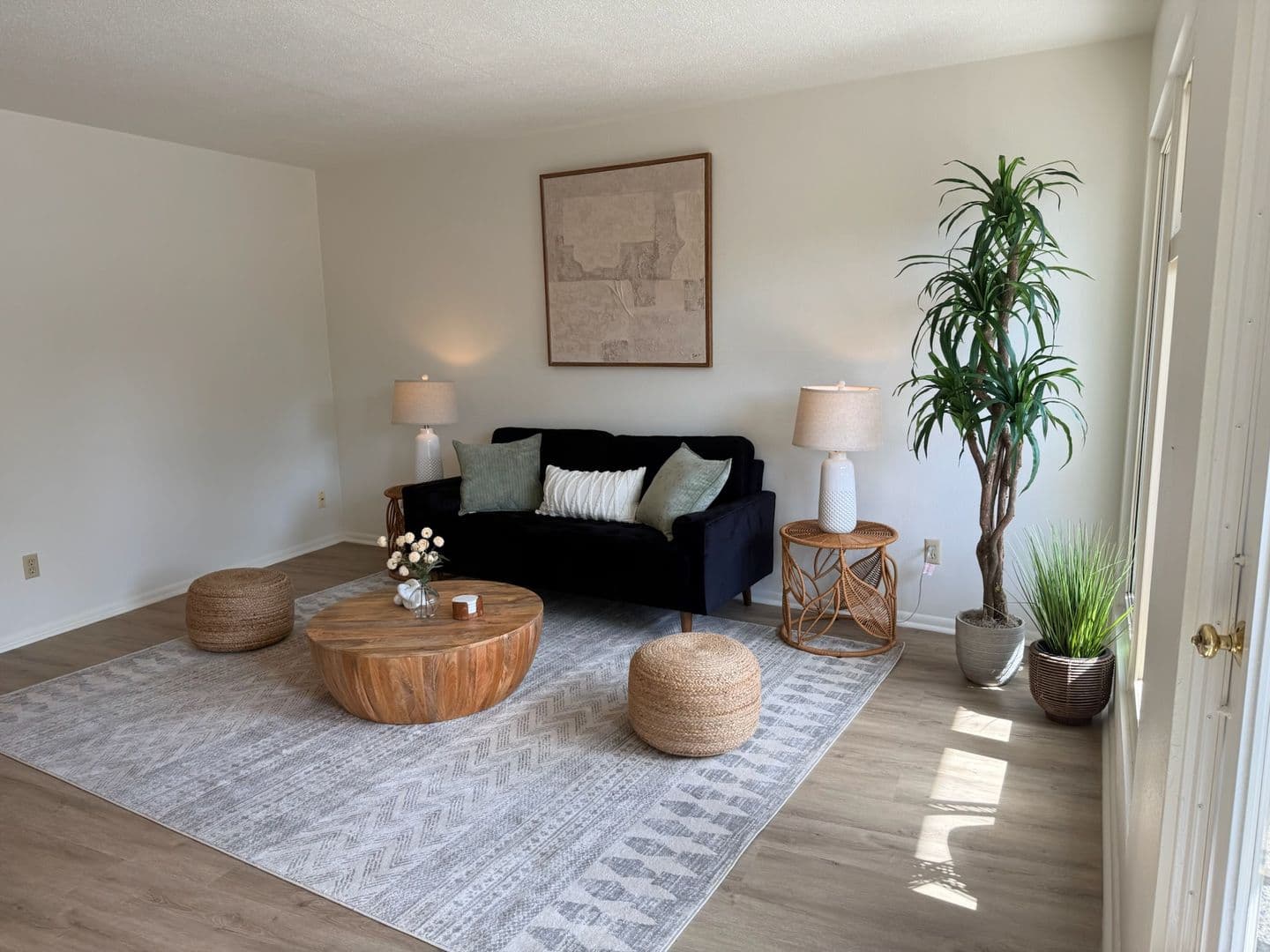 Seattle Apartment: 5201 42nd Ave S