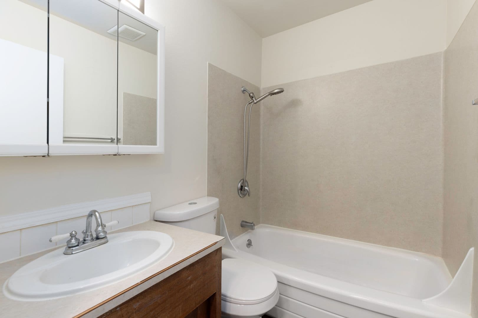 Seattle Apartment: 433 Belmont Ave E